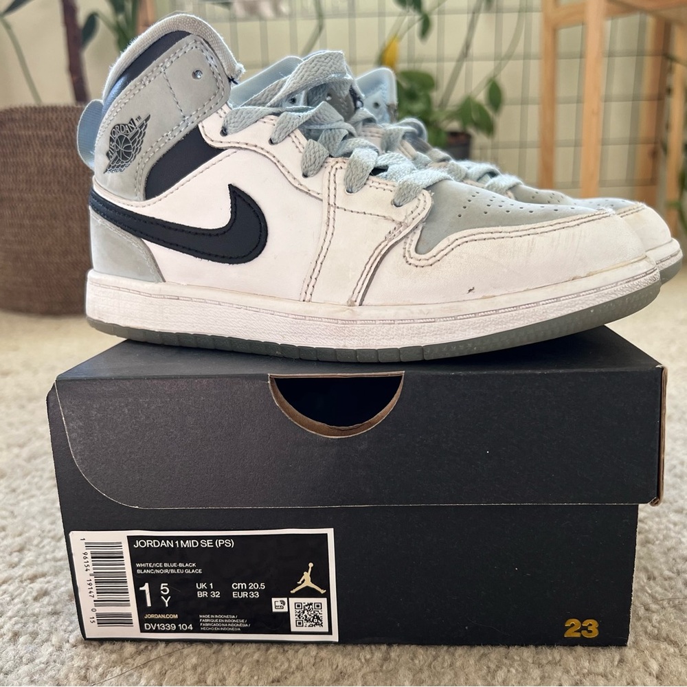 Jordan 1 Mid SE